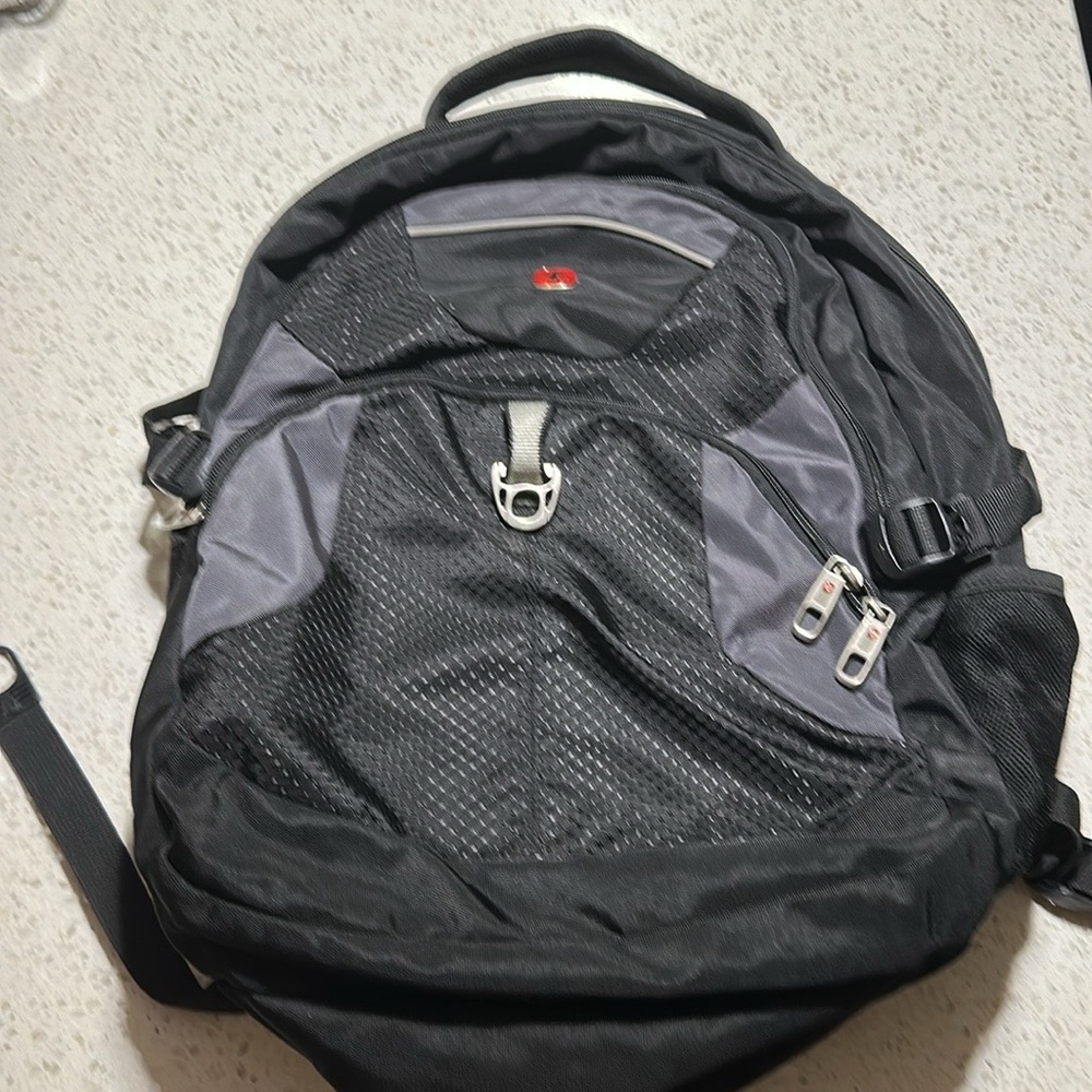 SwissGear Black and Gray Backpack with Durable Water-Resistant Design - Picture 7 of 7